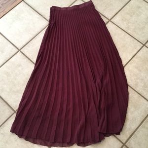 Burgundy pleated chiffon maxi skirt size M